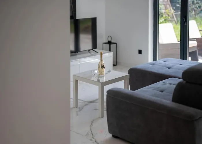 Strelitzia With Jacuzzi * Σπλιτ