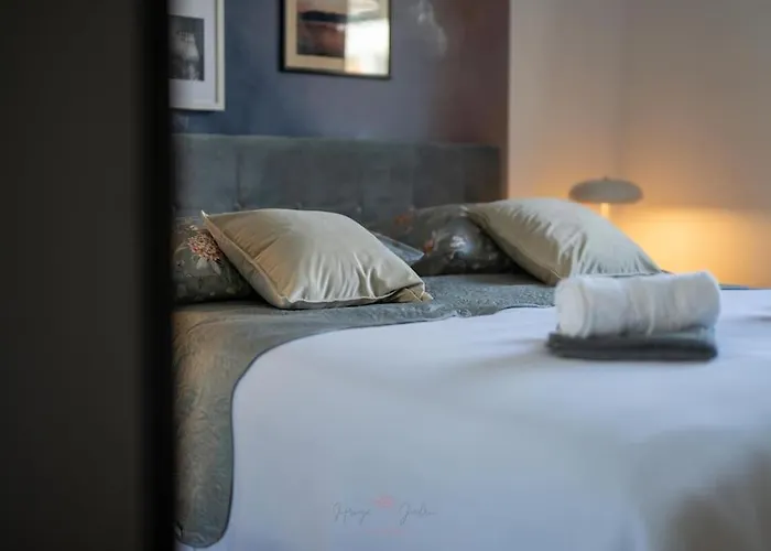 Strelitzia With Jacuzzi