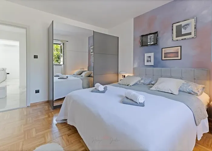 Διαμέρισμα Strelitzia With Jacuzzi