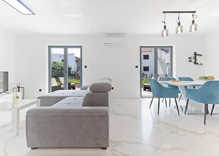 Strelitzia With Jacuzzi Σπλιτ