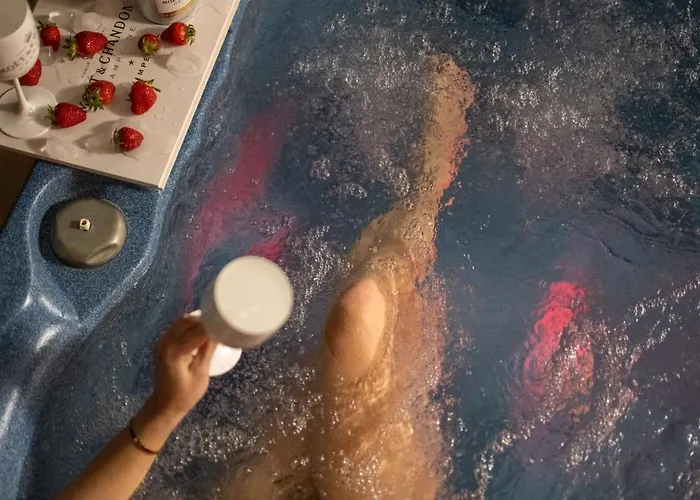 Strelitzia With Jacuzzi Σπλιτ