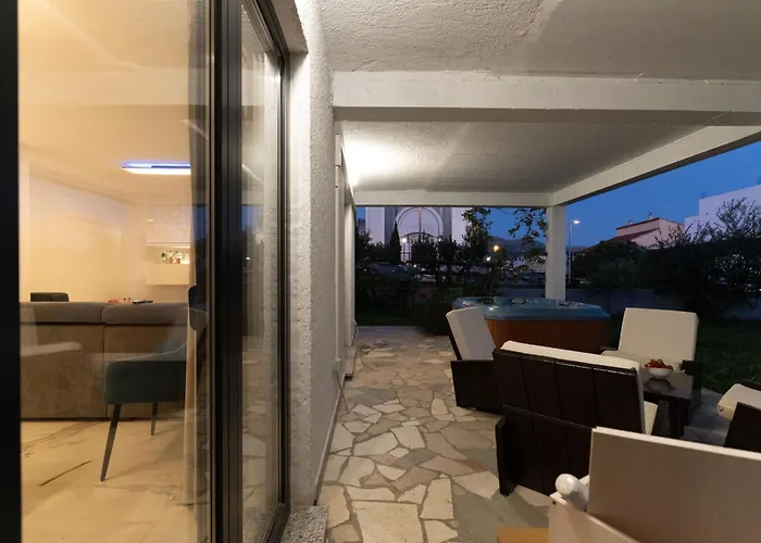 Strelitzia With Jacuzzi