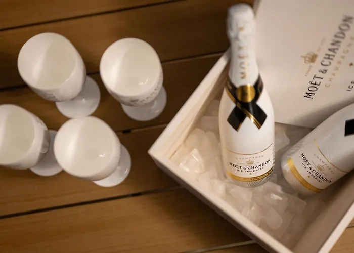 Strelitzia With Jacuzzi Διαμέρισμα Σπλιτ