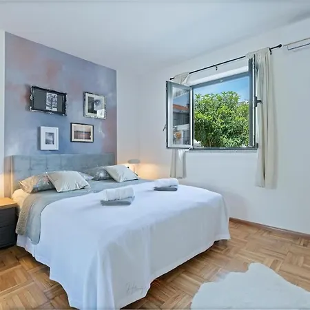 Strelitzia With Jacuzzi Lejlighed Split