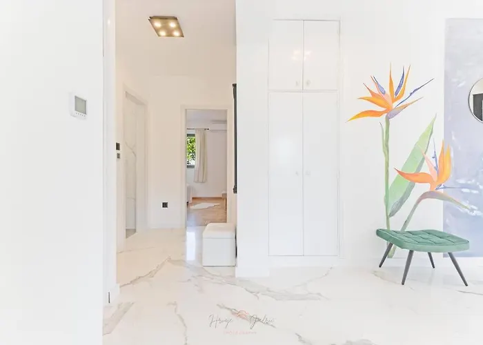 Strelitzia With Jacuzzi アパート *