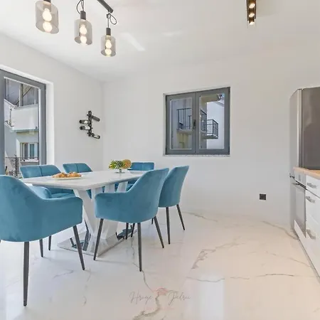 Strelitzia With Jacuzzi Apartament Split