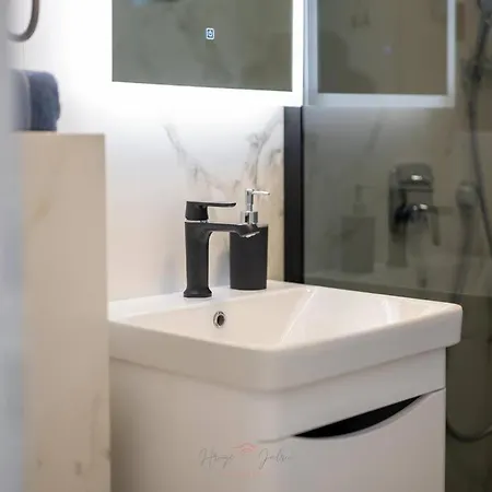 דירה Strelitzia With Jacuzzi *