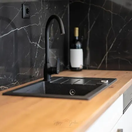 Strelitzia With Jacuzzi Apartament