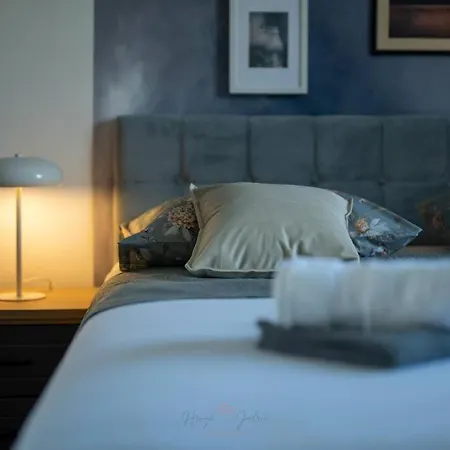 Strelitzia With Jacuzzi Apartament Split