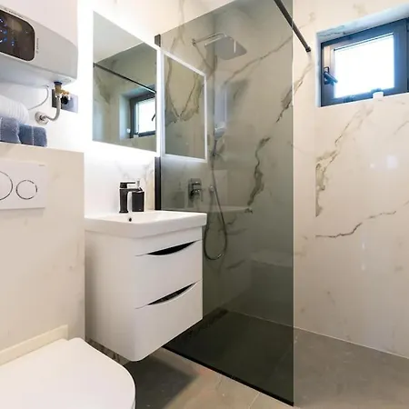 דירה Strelitzia With Jacuzzi