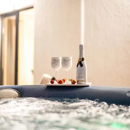 Strelitzia With Jacuzzi *