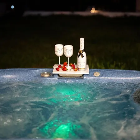 Strelitzia With Jacuzzi Split