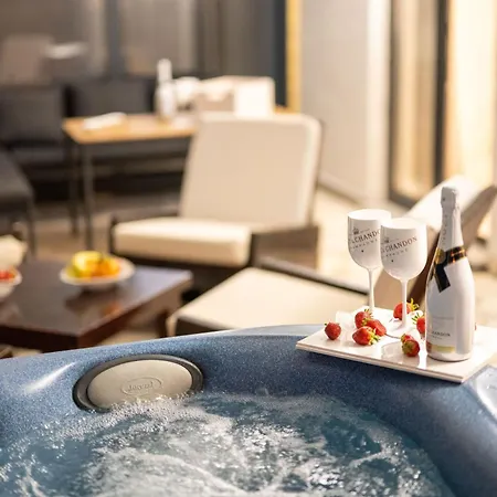 Strelitzia With Jacuzzi