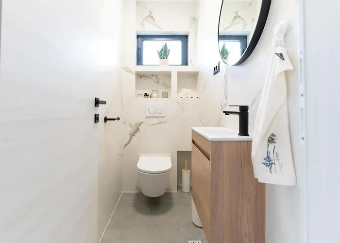 Apartment Strelitzia With Jacuzzi Split