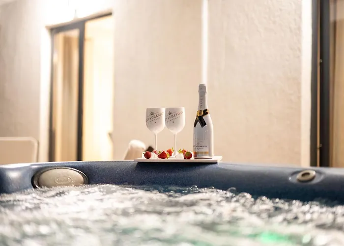 Strelitzia With Jacuzzi *