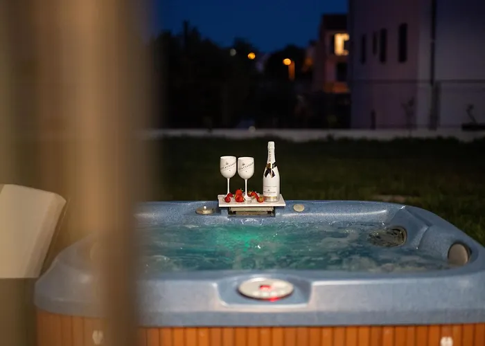 Apartment Strelitzia With Jacuzzi
