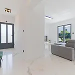 Strelitzia With Jacuzzi Διαμέρισμα Σπλιτ