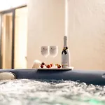Strelitzia With Jacuzzi *