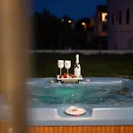 Διαμέρισμα Strelitzia With Jacuzzi